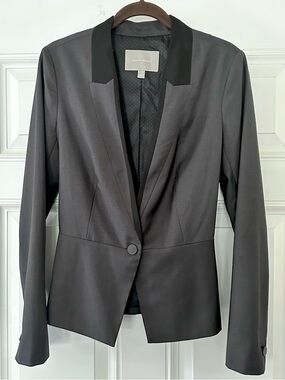 Banana Republic
Contrast Collar
Country Blazer -
Charcoal Gray/Black - Size 6